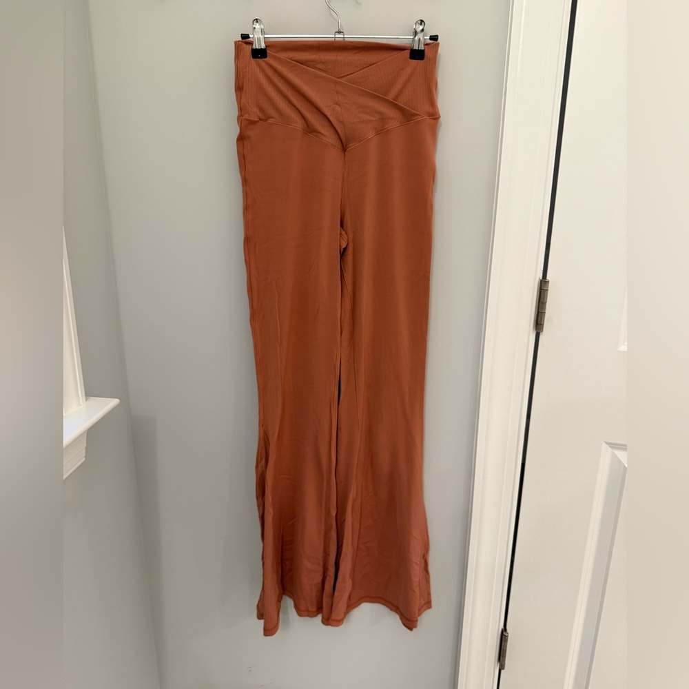 Aeire Flare leggings - Size large